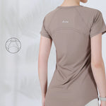 Carregar imagem no visualizador da galeria, Slim Yoga Shirts Women | Quick-Drying Fitness Sportswear
